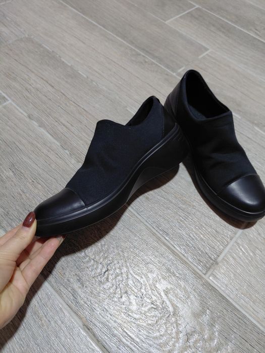 Продам женские ботиночки