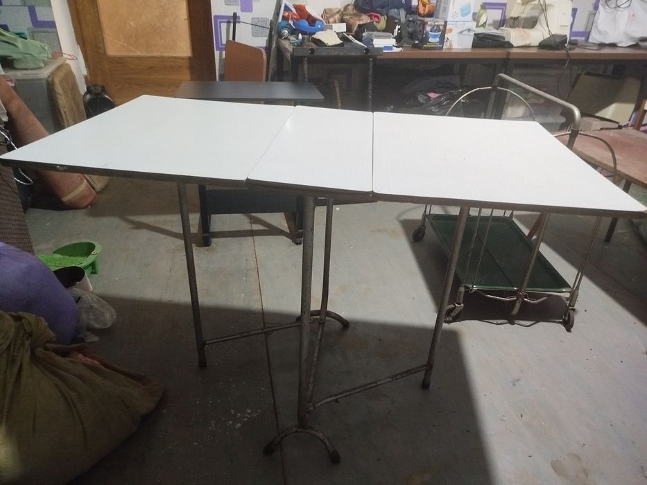 Продам складные столы,для дома,для дачи,прикроватный,для ноутбука