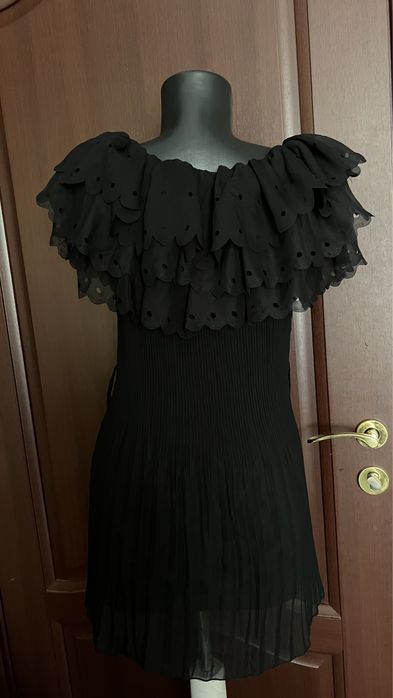 Top negru cu volane
