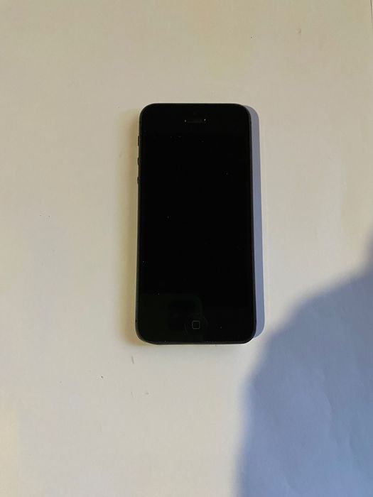 Продавам iPhone 5