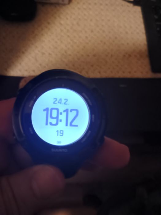 Продавам Suunto ambit 3. Чудесен за бягане, плуване, планина и колело.