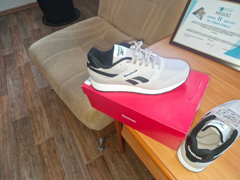 кроссовки Reebok 40-41 размер