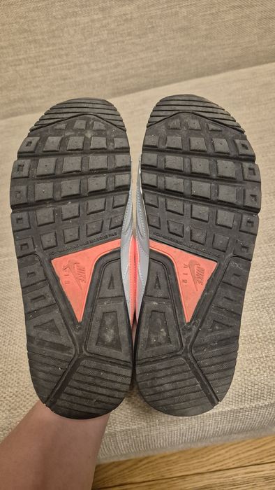 Nike Air Max puțin utilizat