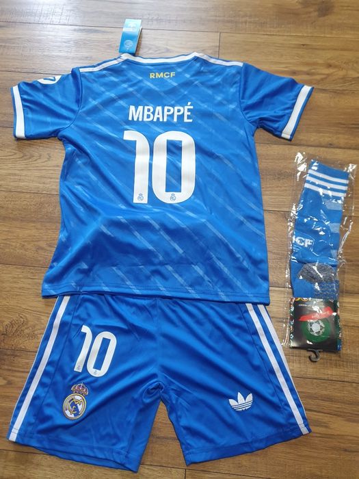 Vând compleu Mbappe