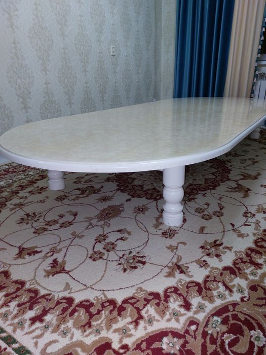 Стол сатылады.Жақсы жағыдайда сақталған.