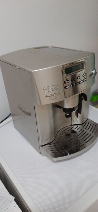 Кафеавтомат Delonghi ESAM 3500.s, 1350W в отлично състояние