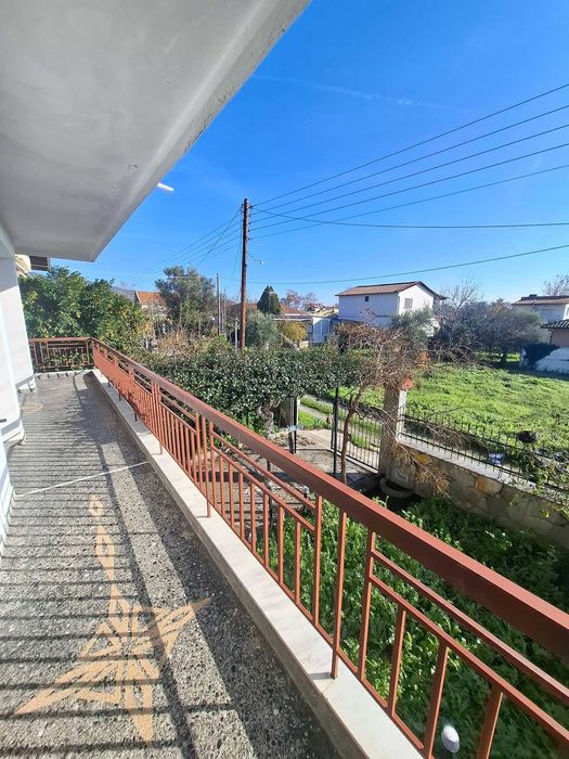 Продава триетажна къща 250 м2 и двор 400 м2 в Аспровалта, Гърция