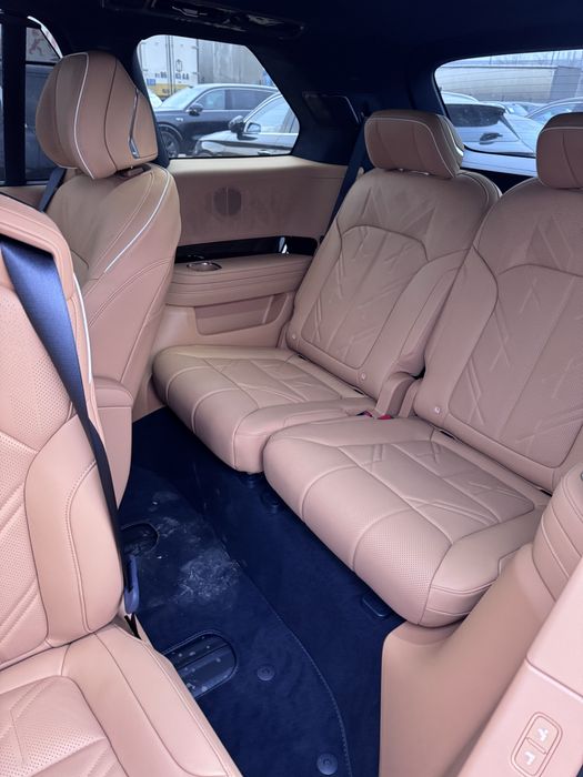 Zeekr 9x 70 kv full black edition sideniya aylanadi 2ta manitor bor