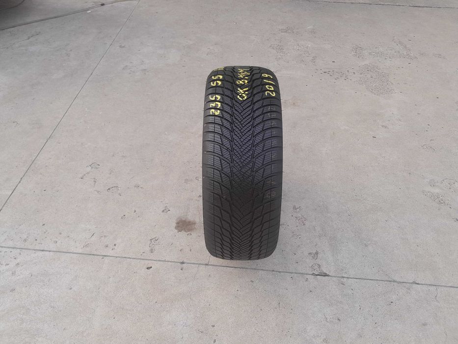 O anvelopa de iarna 235 55 18 bridgestone blizzak LM 001 profil 8 mm
