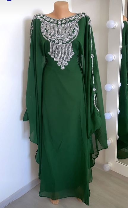 Продам шикарные новые платья