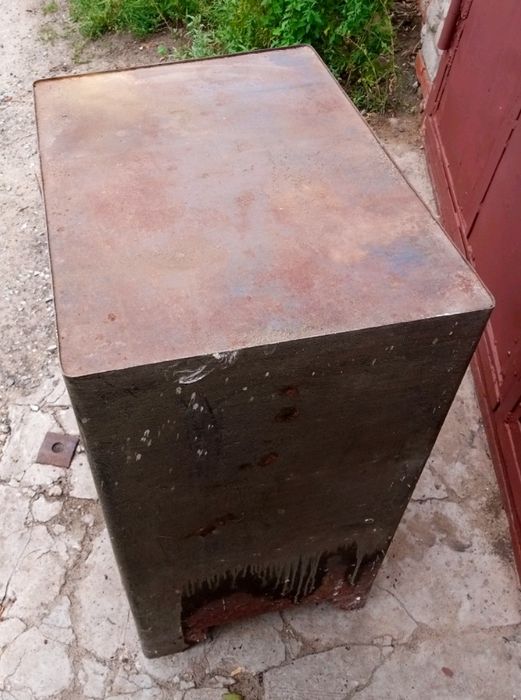 Продам шкаф металлический,сейф