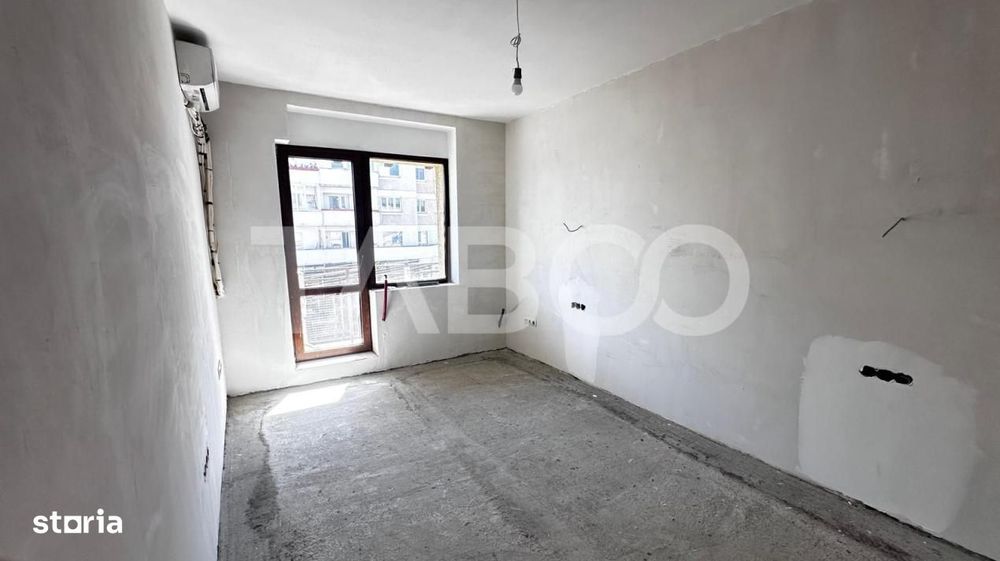 Apartament de vanzare 3 camere nemobilate 56 mpu cu balcon Central