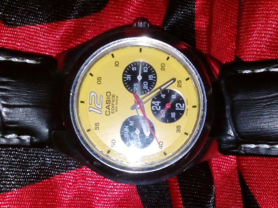 продавам часовник КАСИО ЕДИФЕЙС