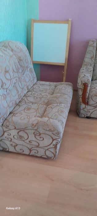 Отдам диван угловой требует чистки