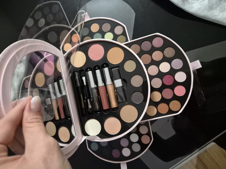 Нова Douglas палитра