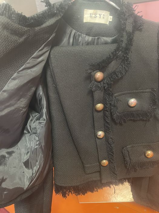 Киімдер аяқ киім сатылады.