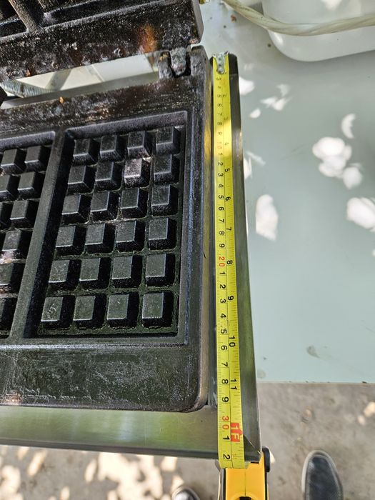 Гофретник тип швейцарска вафла на ток професионален  втора употреба