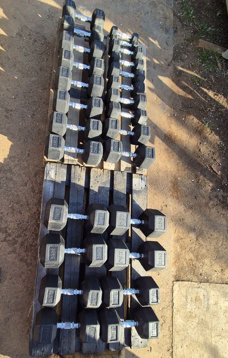 Set complet gantere 2,5kg-25kg cu suport inclus !!!