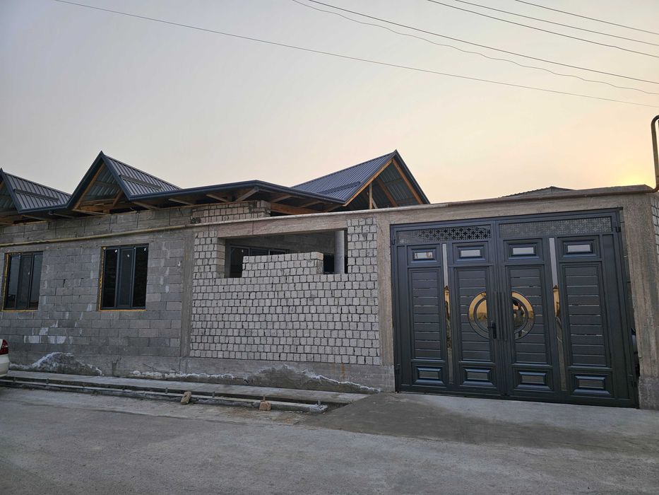 1.5 sotixga qurilgan uy joy sotiladi