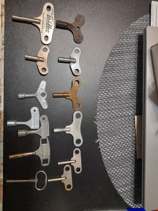 Стари ключове за брави,стенни и др. часовници