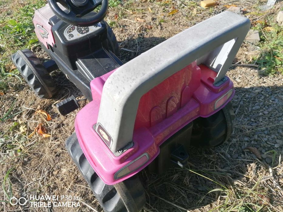 Tractor cu pedale pentru copii