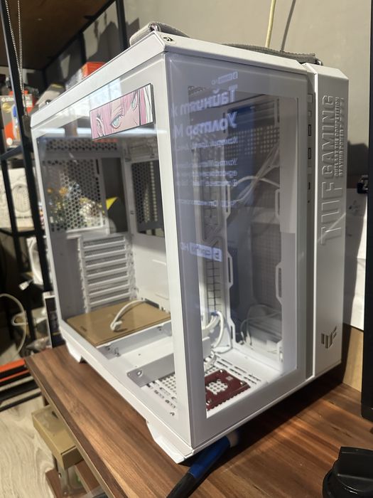Компютърна кътия Asus gt502 tuf white