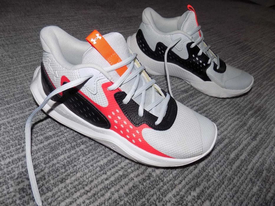 Adidasi Under Armour