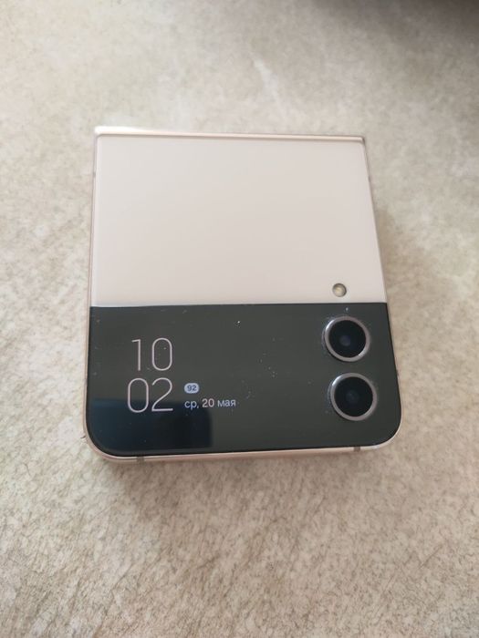 Срочно продам SAMSUNG Z FLIP4