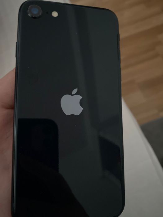 Vând iPhone SE (2022) 128GB Midnight în stare foarte bună