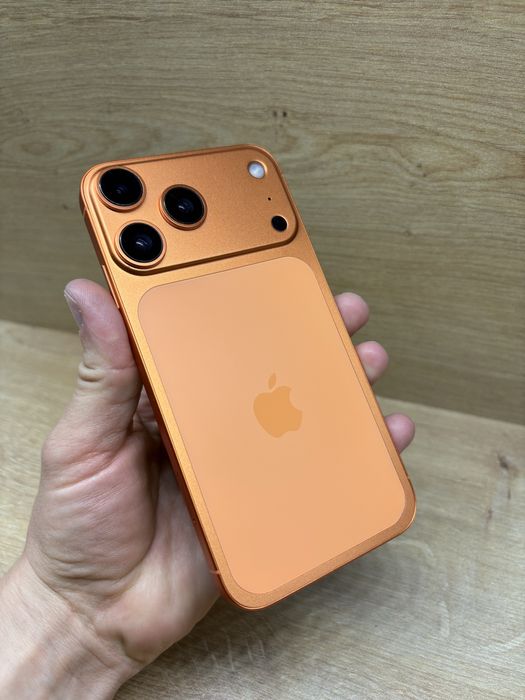 iPhone XR 128Gb transformat in iPhone 17 PRO Orange