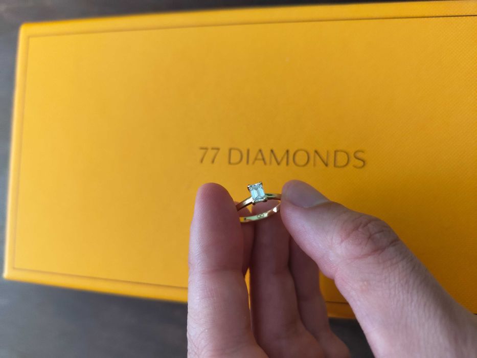 Стилен годежен пръстен, 18K жълто злато, 0.54 ct Emerald Lab-Grown Diamond