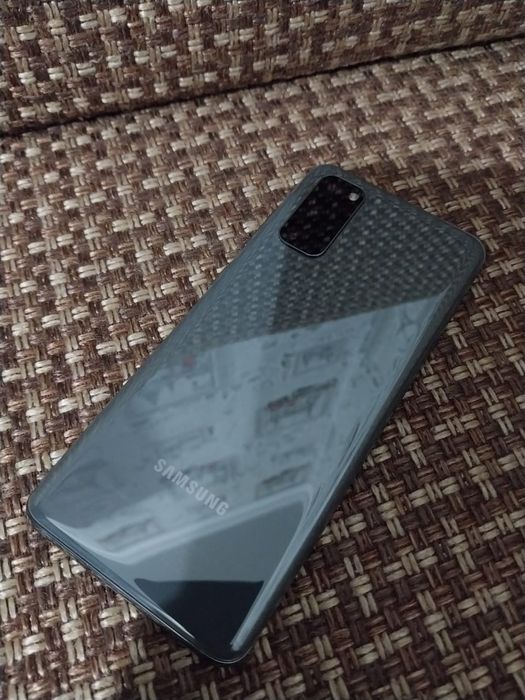 Продам Samsung S20