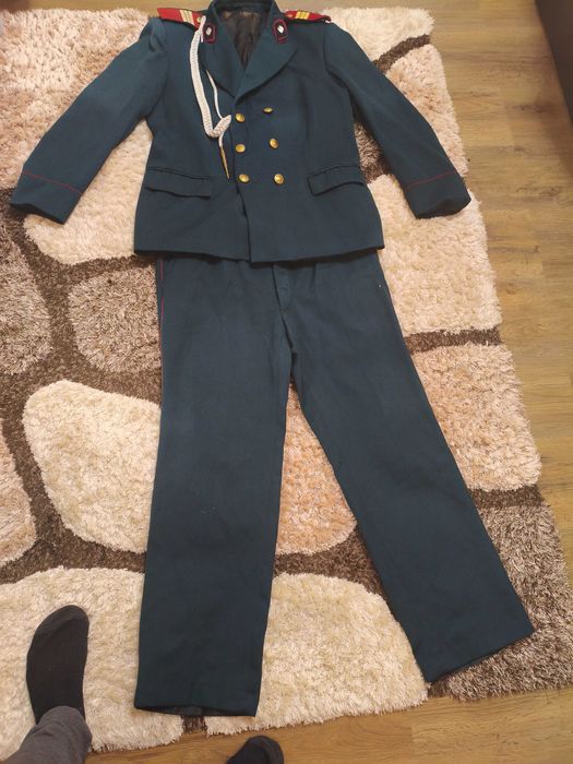 Парадна униформа