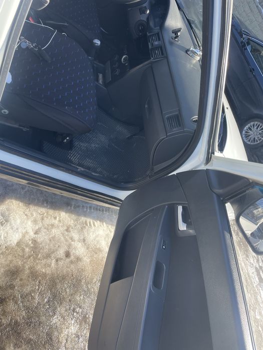 Продам приору 2012 год