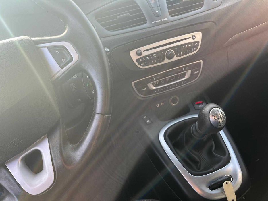 Renault Scenic 7 locuri, 2011, gri