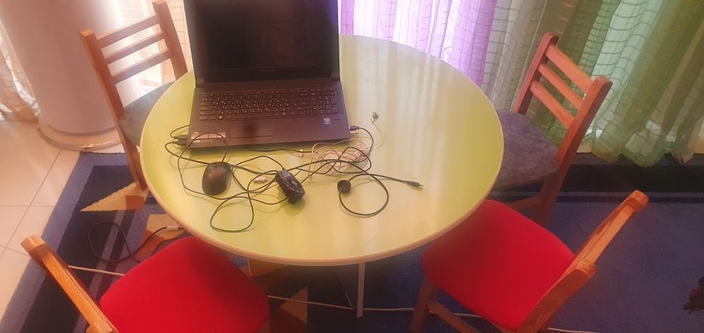 Стулья столи  в двух выдов