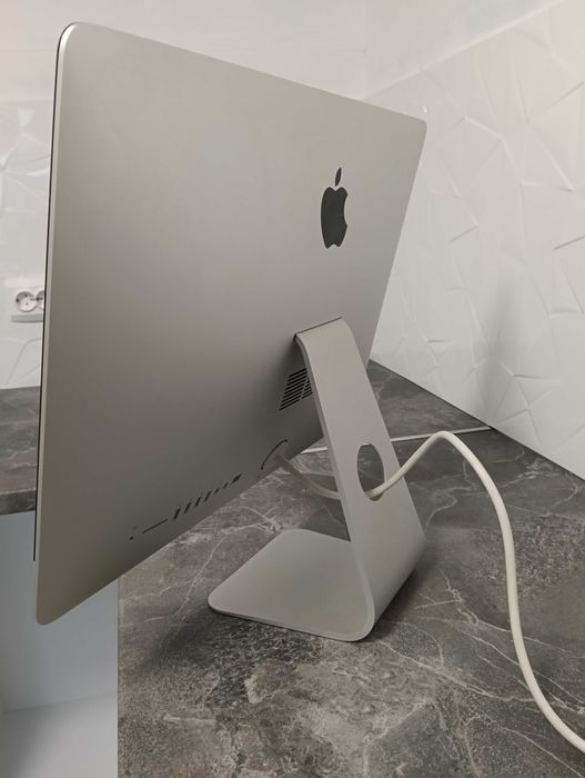 Vand Imac 21.5” Late 2013 i5 2.7Ghz la Cutie