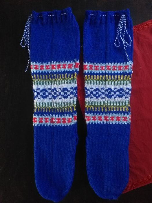 Шарени плетени чорапи за носия