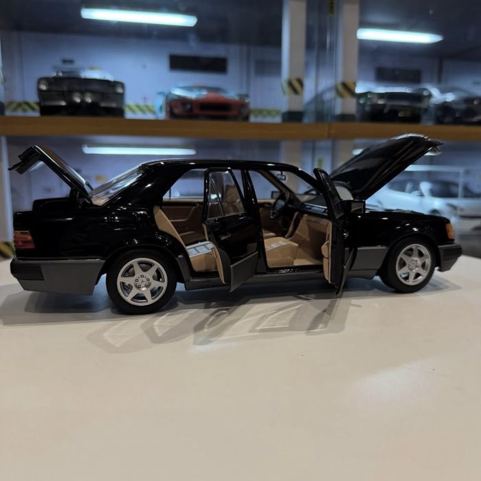 Модель 1:18 Mercedes Benz W124.  500E