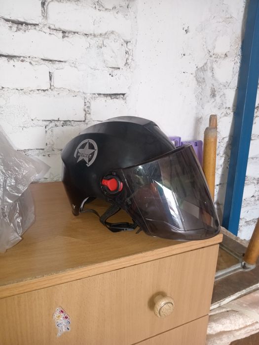 Продам каски для мопеда новые