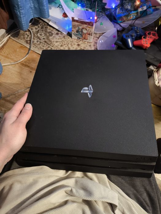 Продам ps4 pro 1 tb.