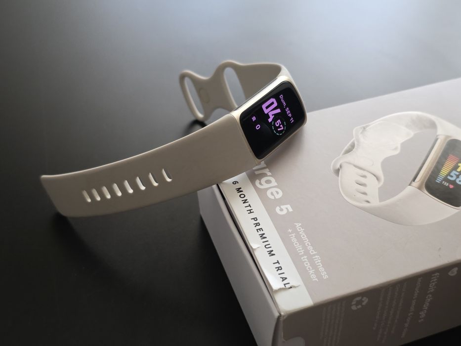 Bratara fitbit charge 5 impecabil
