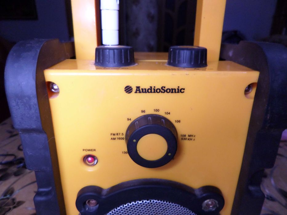 Radio santier AudioSonic la priza,pe baterii,rezistent foarte bun