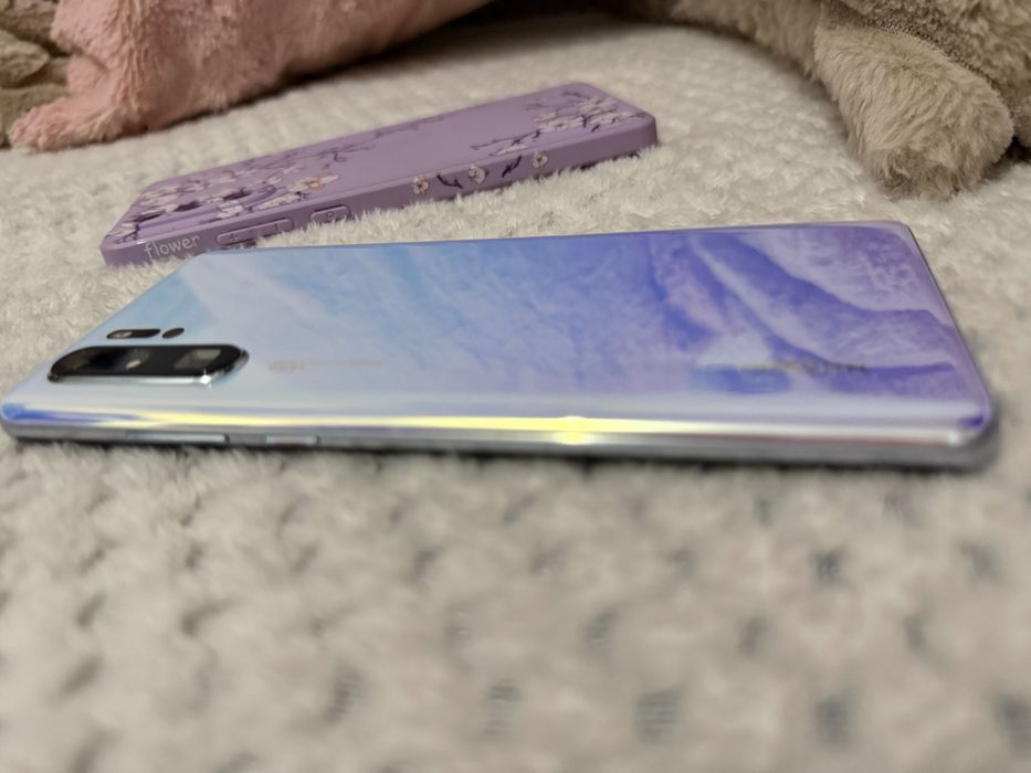 Huawei P30 Pro – отлично състояние + 3 нови кейса