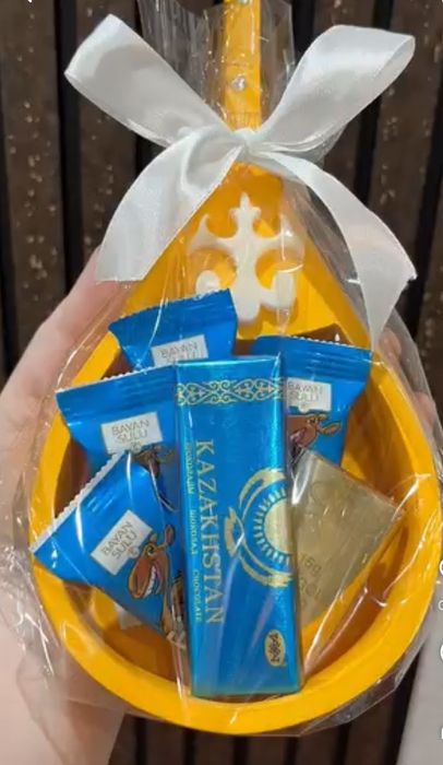 Тойтабаққа домбыра гипстен