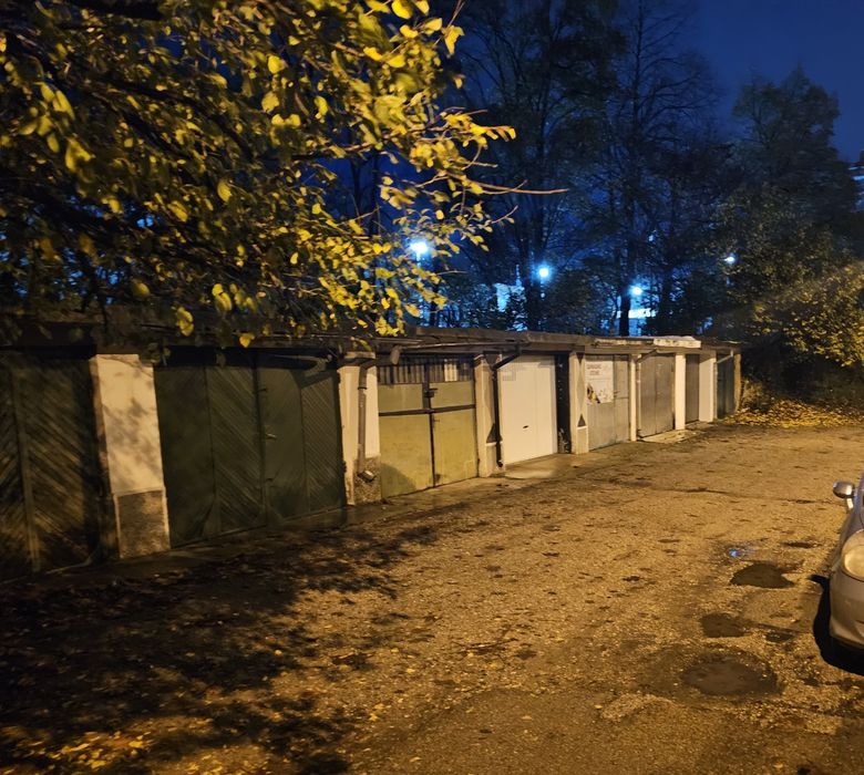 Дава се под наем Гараж / Паркомясто в Варна, Цветен квартал - 19 кв.м за 149.43 € - Снимка #2