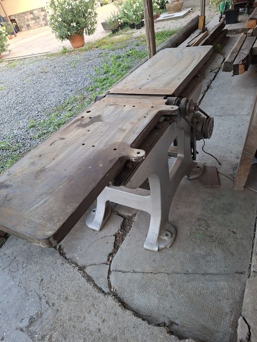 Utilaj de îndreptat abrict