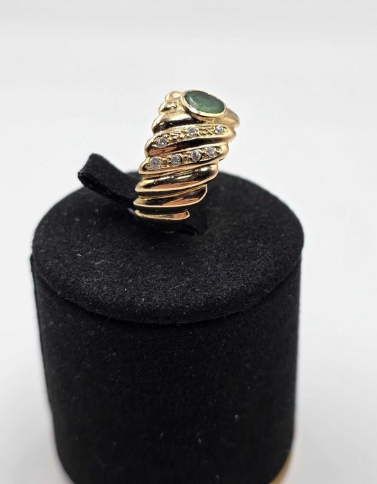 Inel Aur Galben 18K Diamante si Safir