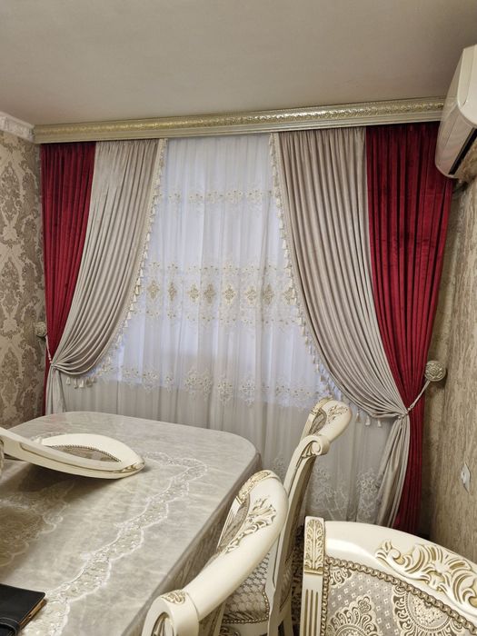 Стол и   10  стулья  сделано на заказ,  состояние  отличное  ,удобное