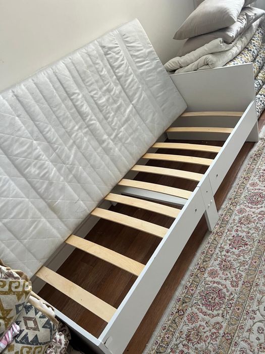 Детская кровать с матрасом